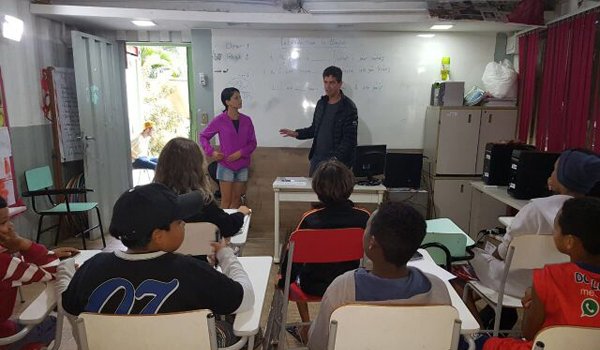 volunteer teaching student of costarica