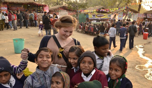 volunteer with slum kids india