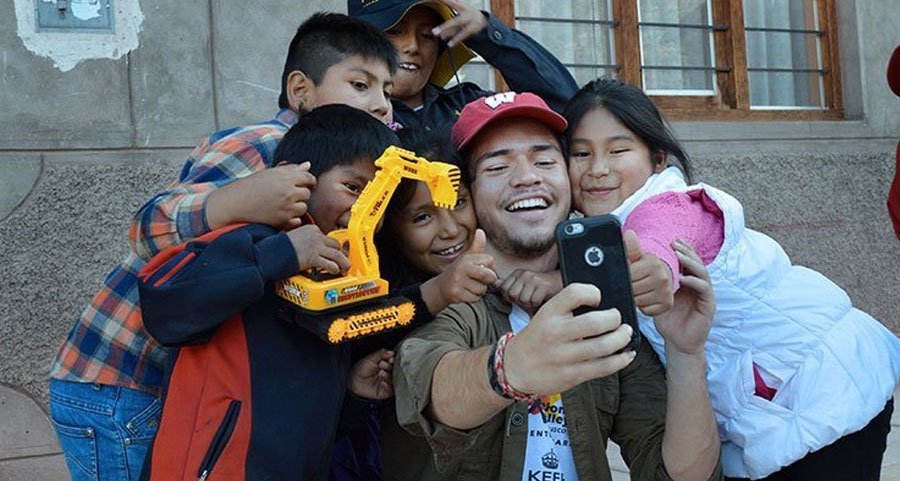 volunteer with orphan kids in peru