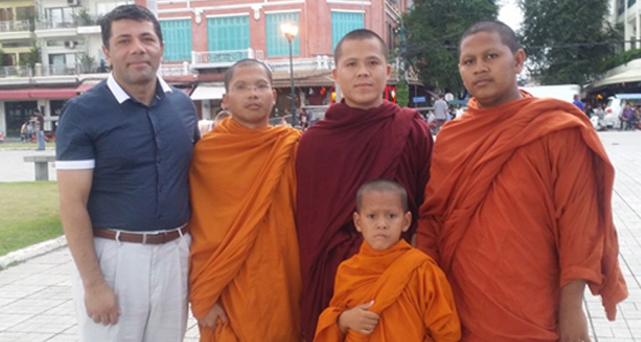 monk teaching in thailand