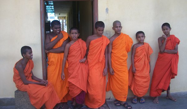buddhist monk in srilanka monastery