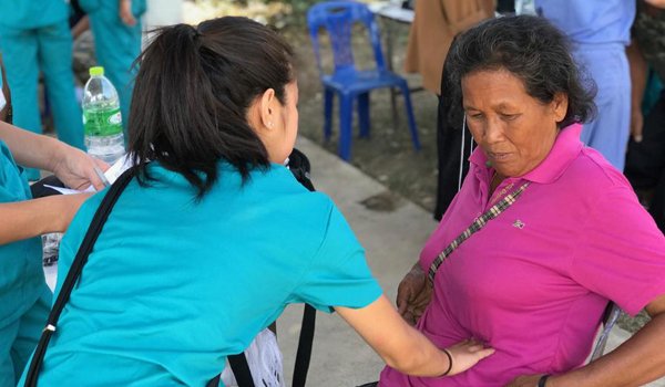 volunteer at a health clinic in thailand